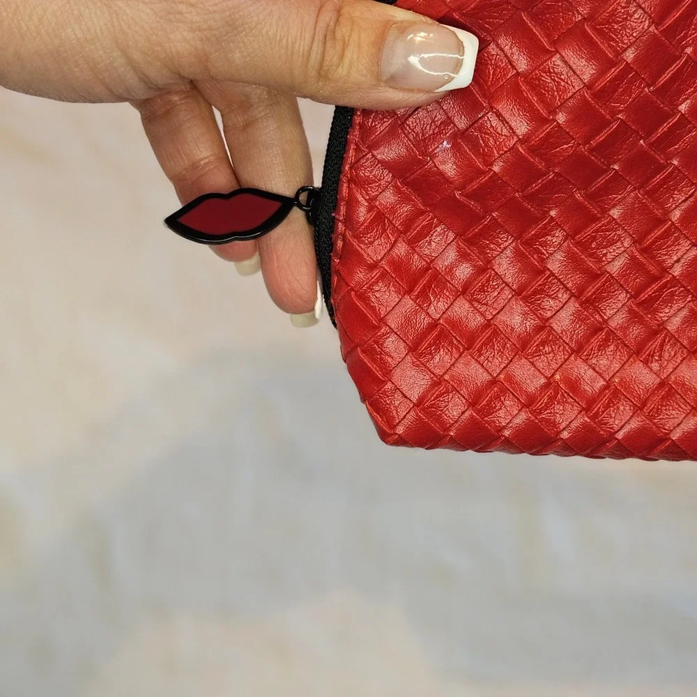 Laura Geller Red Woven Makeup Bag Cosmetic Pouch‎ Lip Zipper Pull